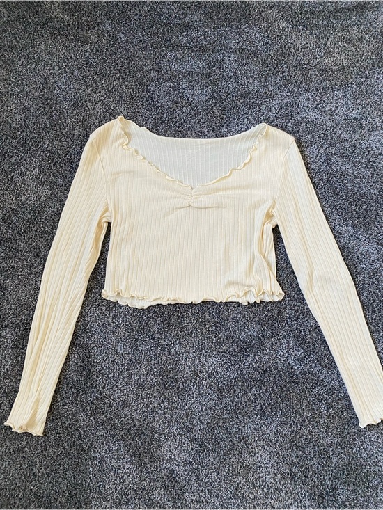 Tops - Ribbed Long-Sleeve Crop Top in Cream